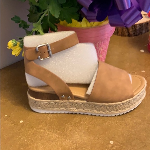 ❤️Cute Espadrille Wedge Shoes❤️ - Picture 3 of 5